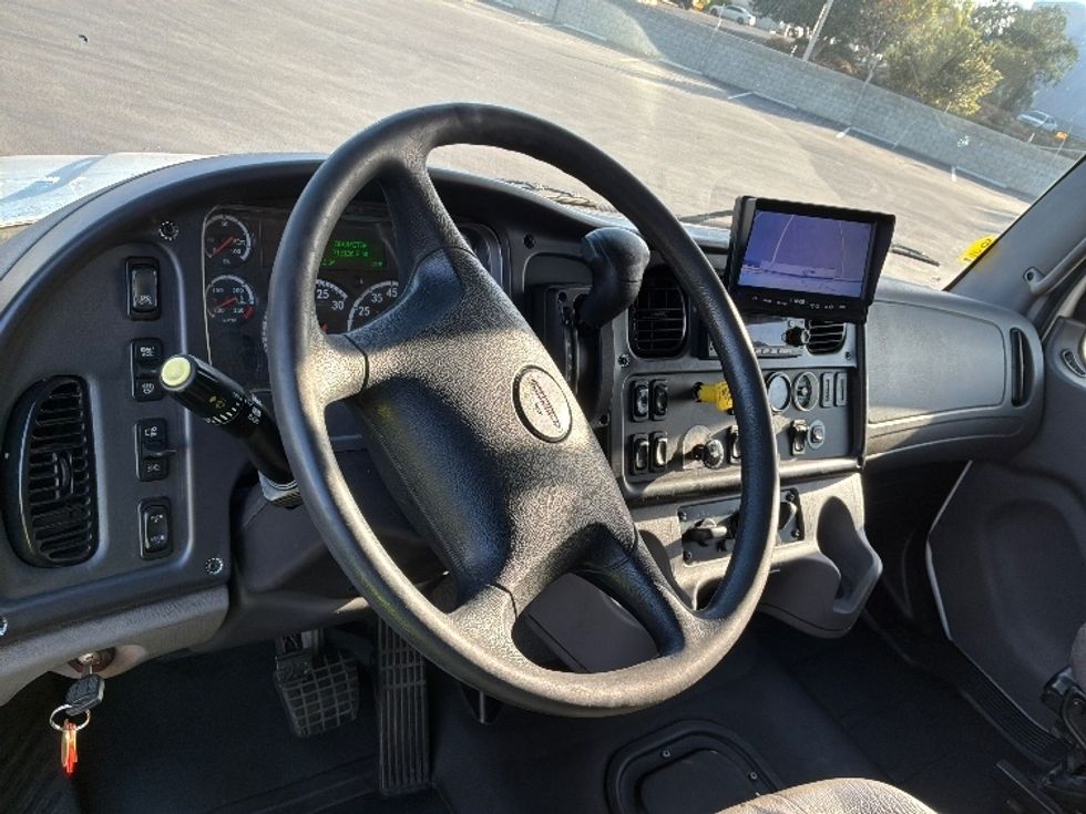 Medium Duty Box Truck-Light and Medium Duty Trucks-Freightliner-2022-M2-Fontana-CA-313,115\n\t\tmiles-$ 43,000 - Image 17