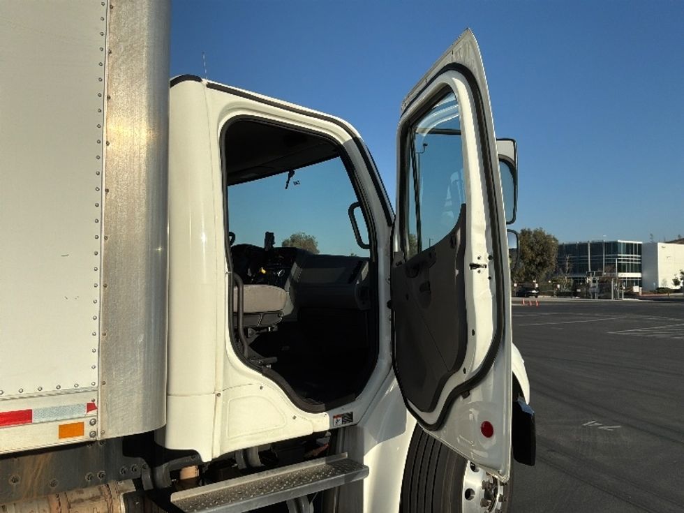 Medium Duty Box Truck-Light and Medium Duty Trucks-Freightliner-2022-M2-Fontana-CA-313,115\n\t\tmiles-$ 43,000 - Image 19