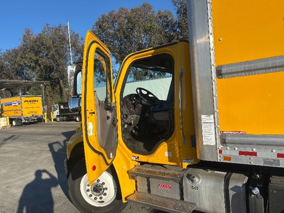 Medium Duty Box Truck-Light and Medium Duty Trucks-Freightliner-2022-M2-Fontana-CA-90,437\n\t\tmiles-$ 78,750 - Image 16