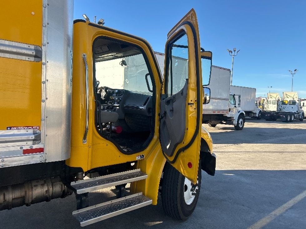 Medium Duty Box Truck-Light and Medium Duty Trucks-Freightliner-2022-M2-Fontana-CA-90,437\n\t\tmiles-$ 78,750 - Image 20
