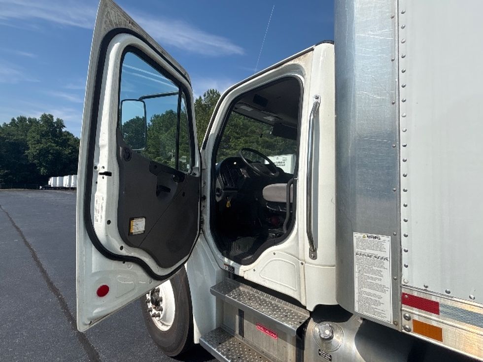 Medium Duty Box Truck-Light and Medium Duty Trucks-Freightliner-2022-M2-Forest Park-GA-158,508\n\t\tmiles-$ 58,250 - Image 16