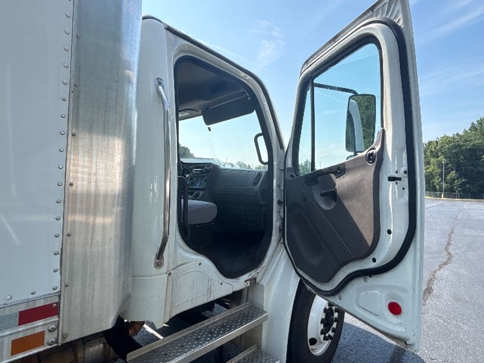 Medium Duty Box Truck-Light and Medium Duty Trucks-Freightliner-2022-M2-Forest Park-GA-158,508\n\t\tmiles-$ 58,250 - Image 20