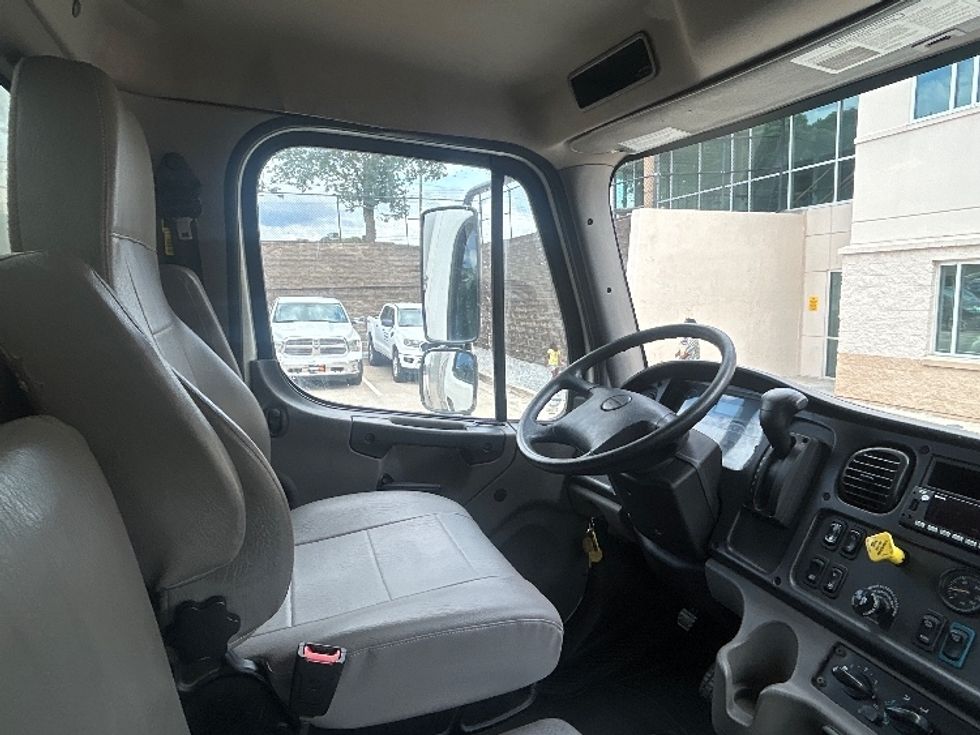 Medium Duty Box Truck-Light and Medium Duty Trucks-Freightliner-2022-M2-Forest Park-GA-210,976\n\t\tmiles-$ 43,750 - Image 22
