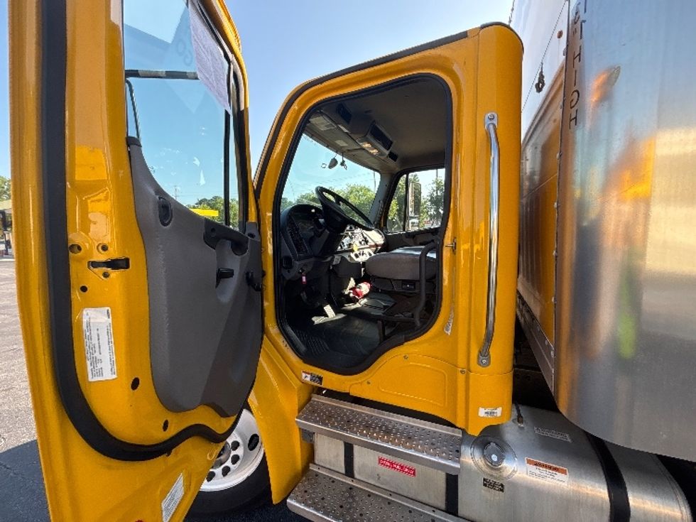 Medium Duty Box Truck-Light and Medium Duty Trucks-Freightliner-2022-M2-Forest Park-GA-255,868\n\t\tmiles-$ 50,250 - Image 16