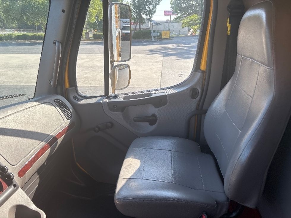 Medium Duty Box Truck-Light and Medium Duty Trucks-Freightliner-2022-M2-Forest Park-GA-255,868\n\t\tmiles-$ 50,250 - Image 19