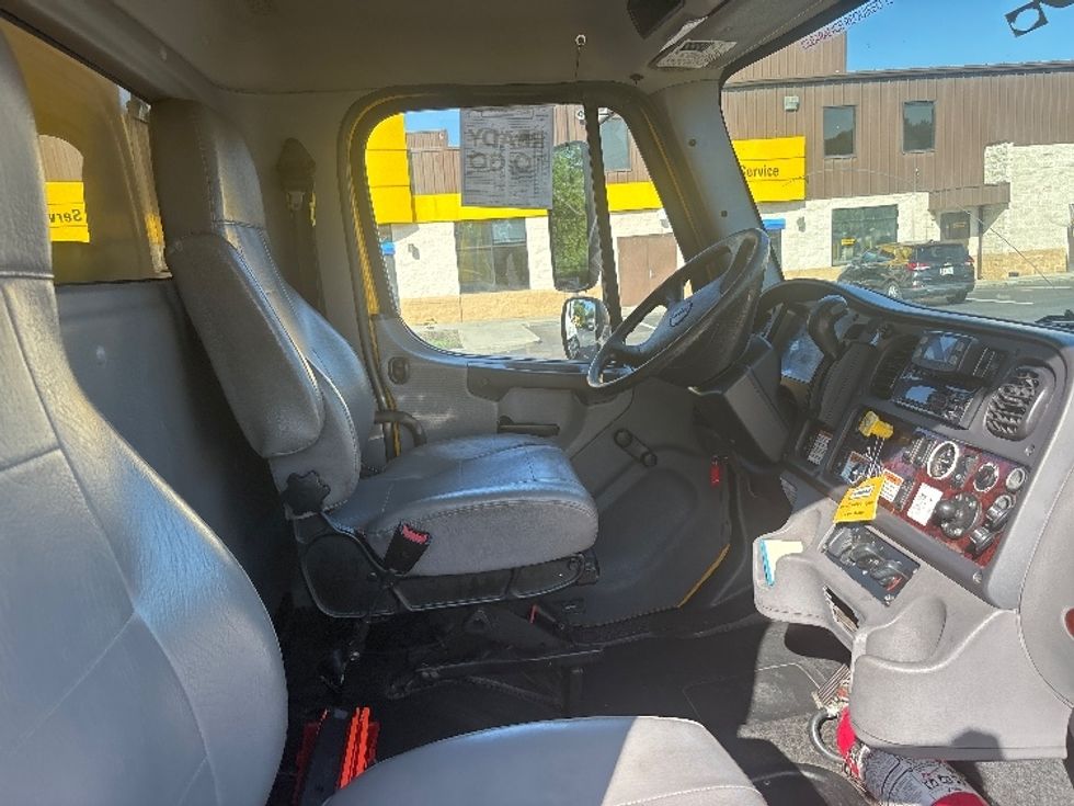 Medium Duty Box Truck-Light and Medium Duty Trucks-Freightliner-2022-M2-Forest Park-GA-255,868\n\t\tmiles-$ 50,250 - Image 22