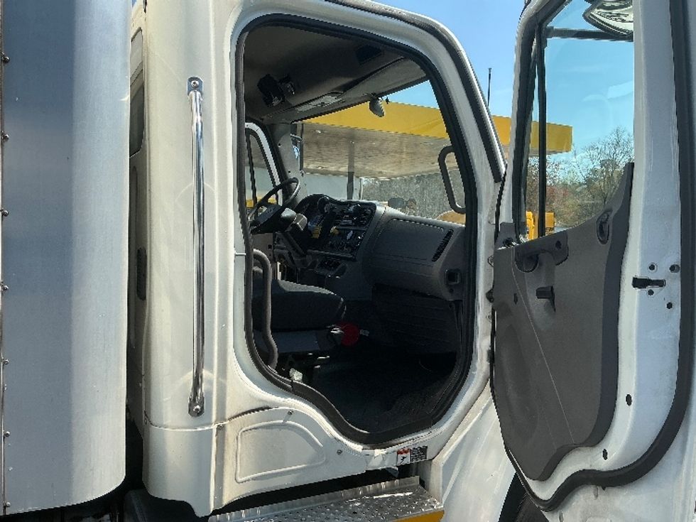 Medium Duty Box Truck-Light and Medium Duty Trucks-Freightliner-2022-M2-Forest Park-GA-308,119\n\t\tmiles-$ 40,500 - Image 20
