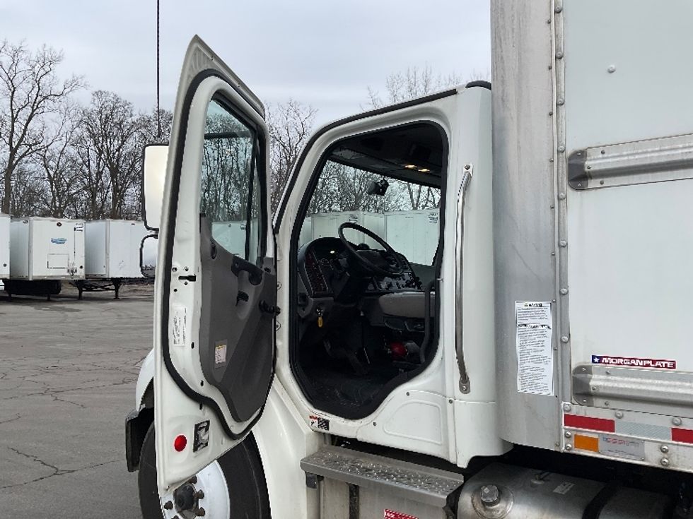 Medium Duty Box Truck-Light and Medium Duty Trucks-Freightliner-2022-M2-Fort Wayne-IN-116,179\n\t\tmiles-$ 75,250 - Image 16