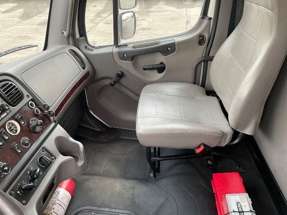 Medium Duty Box Truck-Light and Medium Duty Trucks-Freightliner-2022-M2-Fort Wayne-IN-116,179\n\t\tmiles-$ 75,250 - Image 19