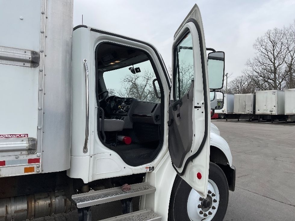 Medium Duty Box Truck-Light and Medium Duty Trucks-Freightliner-2022-M2-Fort Wayne-IN-116,179\n\t\tmiles-$ 75,250 - Image 20