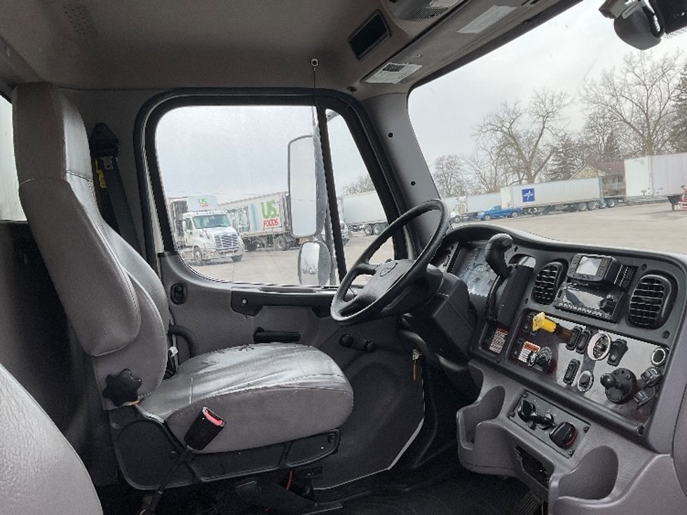 Medium Duty Box Truck-Light and Medium Duty Trucks-Freightliner-2022-M2-Fort Wayne-IN-116,179\n\t\tmiles-$ 75,250 - Image 22