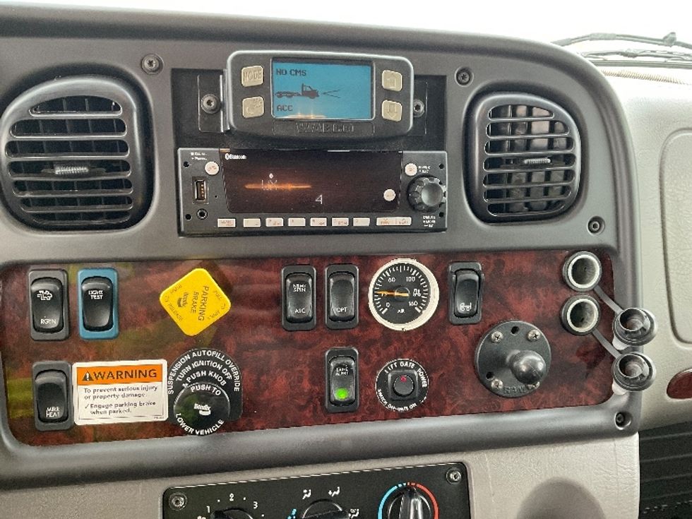 Medium Duty Box Truck-Light and Medium Duty Trucks-Freightliner-2022-M2-Fort Wayne-IN-116,179\n\t\tmiles-$ 75,250 - Image 25