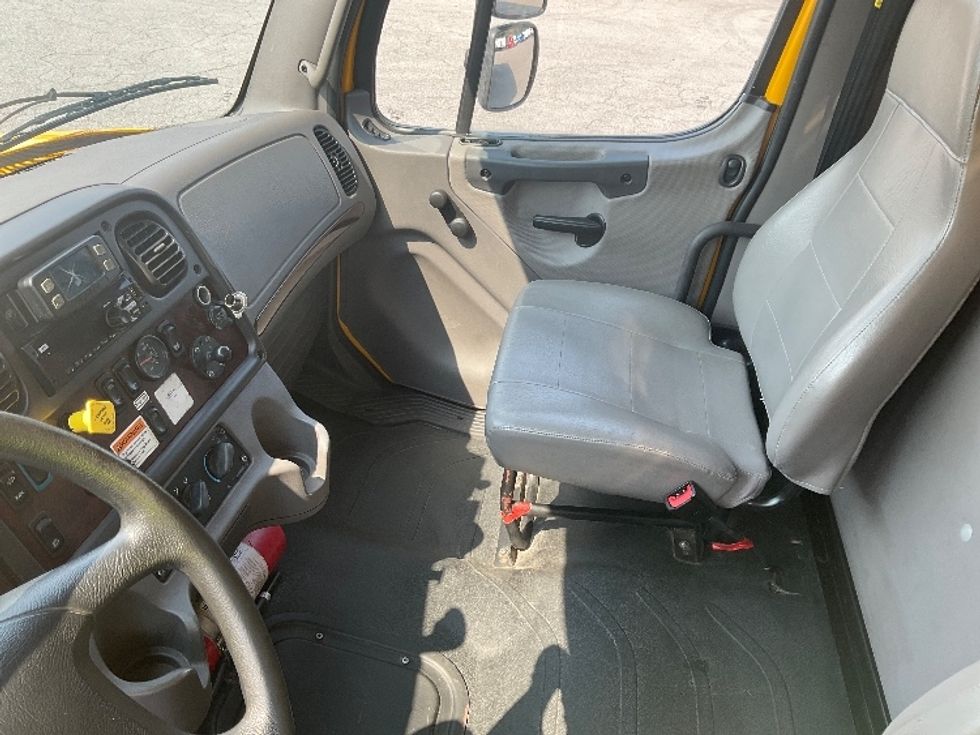 Medium Duty Box Truck-Light and Medium Duty Trucks-Freightliner-2022-M2-Fort Wayne-IN-158,176\n\t\tmiles-$ 63,750 - Image 19