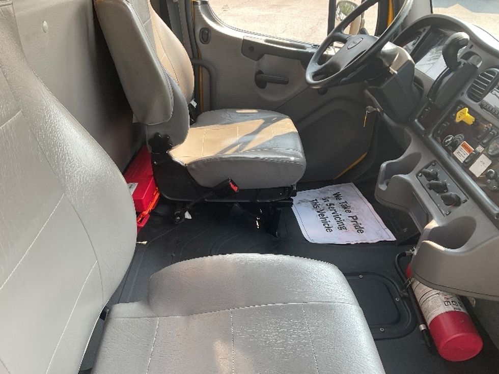 Medium Duty Box Truck-Light and Medium Duty Trucks-Freightliner-2022-M2-Fort Wayne-IN-158,176\n\t\tmiles-$ 63,750 - Image 22