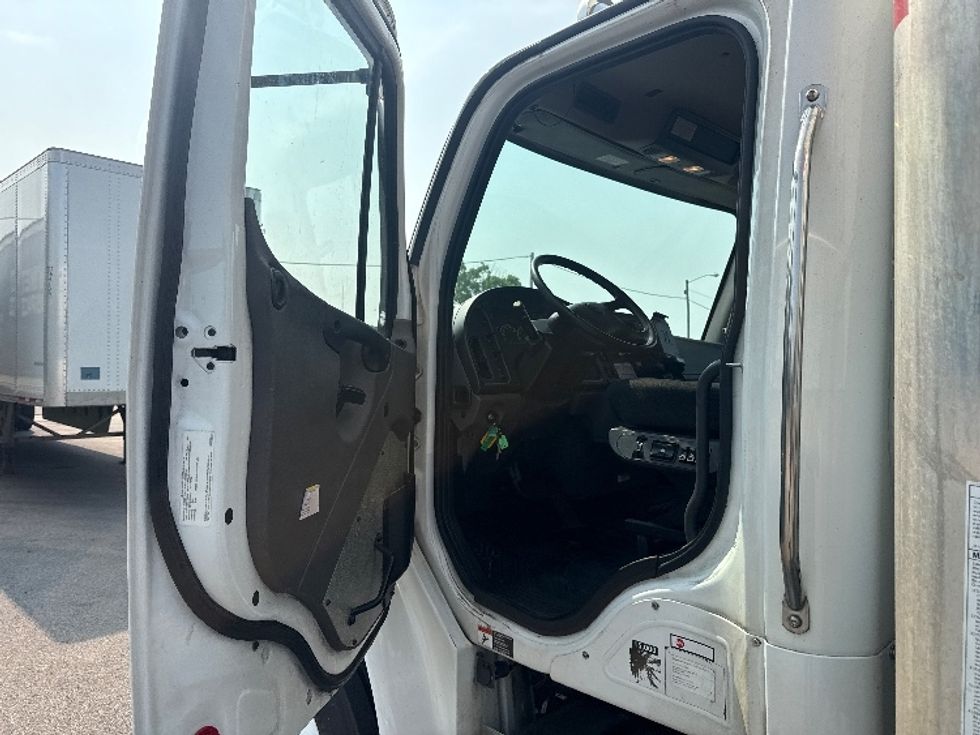 Medium Duty Box Truck-Light and Medium Duty Trucks-Freightliner-2022-M2-Fort Wayne-IN-373,703\n\t\tmiles-$ 38,500 - Image 16