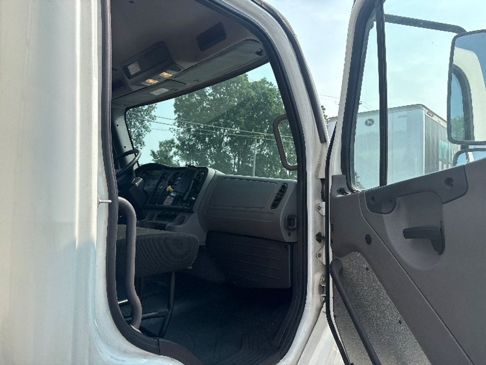 Medium Duty Box Truck-Light and Medium Duty Trucks-Freightliner-2022-M2-Fort Wayne-IN-373,703\n\t\tmiles-$ 38,500 - Image 20