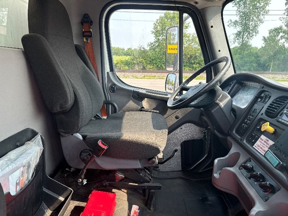 Medium Duty Box Truck-Light and Medium Duty Trucks-Freightliner-2022-M2-Fort Wayne-IN-373,703\n\t\tmiles-$ 38,500 - Image 22