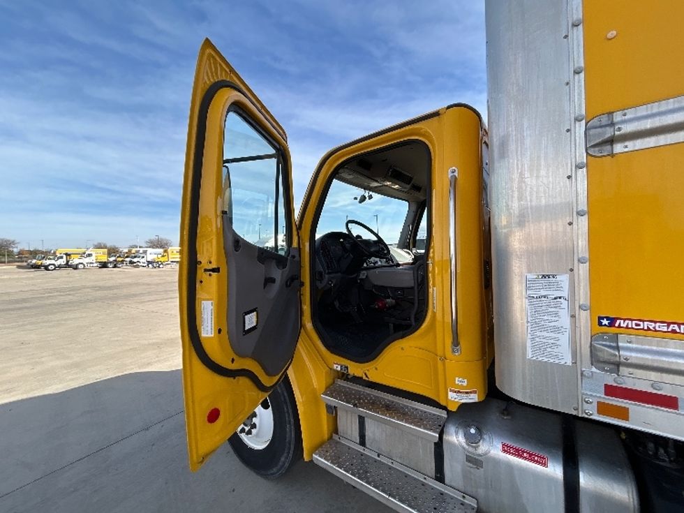 Medium Duty Box Truck-Light and Medium Duty Trucks-Freightliner-2022-M2-Fort Worth-TX-137,845\n\t\tmiles-$ 70,250 - Image 16