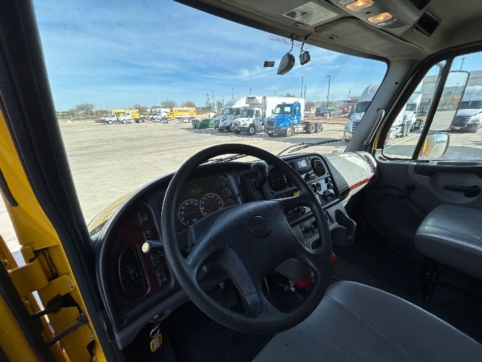 Medium Duty Box Truck-Light and Medium Duty Trucks-Freightliner-2022-M2-Fort Worth-TX-137,845\n\t\tmiles-$ 70,250 - Image 17