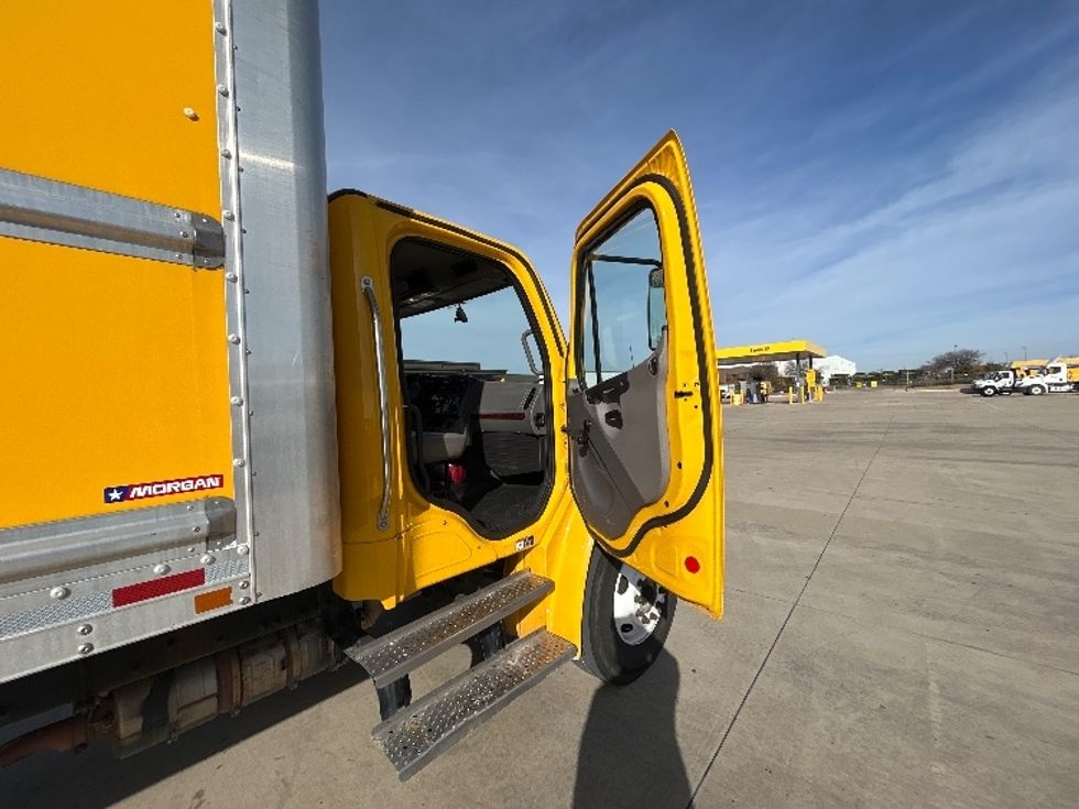 Medium Duty Box Truck-Light and Medium Duty Trucks-Freightliner-2022-M2-Fort Worth-TX-137,845\n\t\tmiles-$ 70,250 - Image 20