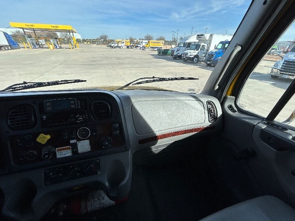 Medium Duty Box Truck-Light and Medium Duty Trucks-Freightliner-2022-M2-Fort Worth-TX-137,845\n\t\tmiles-$ 70,250 - Image 21