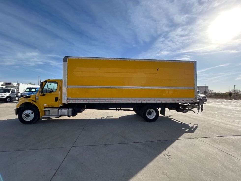 Medium Duty Box Truck-Light and Medium Duty Trucks-Freightliner-2022-M2-Fort Worth-TX-137,845\n\t\tmiles-$ 70,250 - Image 4