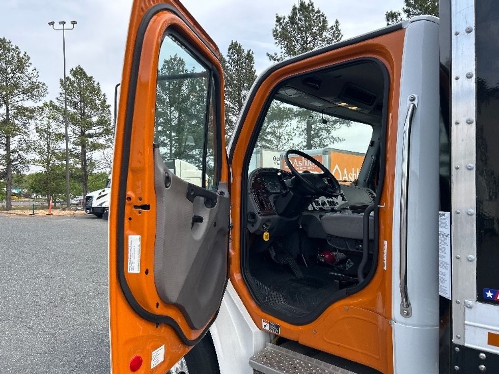 Medium Duty Box Truck-Light and Medium Duty Trucks-Freightliner-2022-M2-Fredericksburg-VA-133,960\n\t\tmiles-$ 58,500 - Image 17