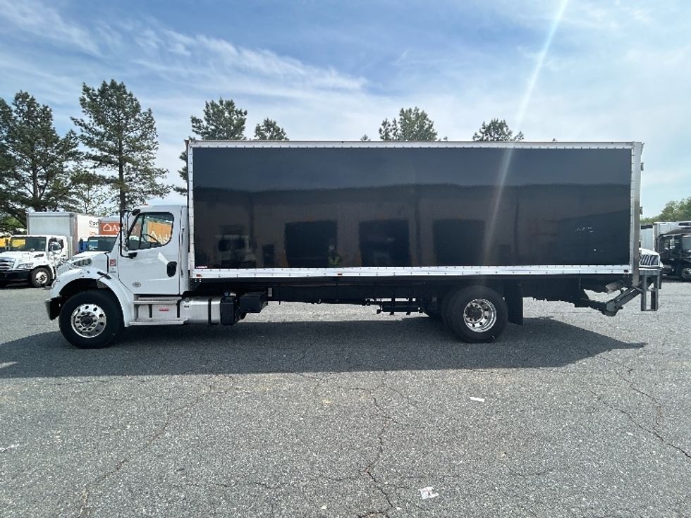 2022 Freightliner M2 106 Medium Duty photo 4