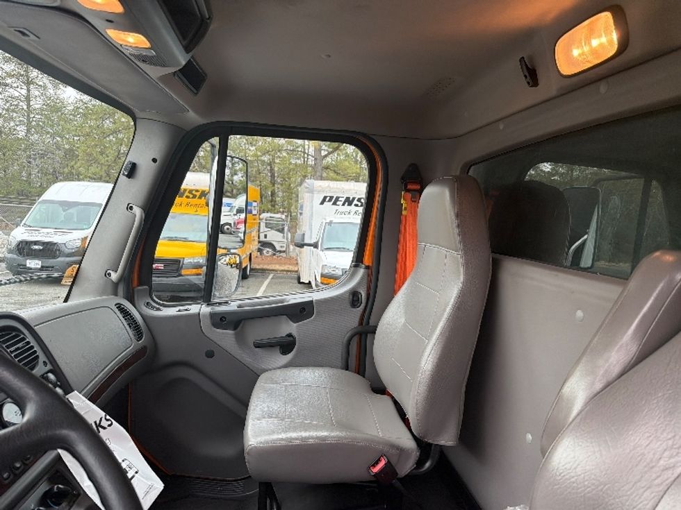 Medium Duty Box Truck-Light and Medium Duty Trucks-Freightliner-2022-M2-Fredericksburg-VA-142,387\n\t\tmiles-$ 52,500 - Image 16