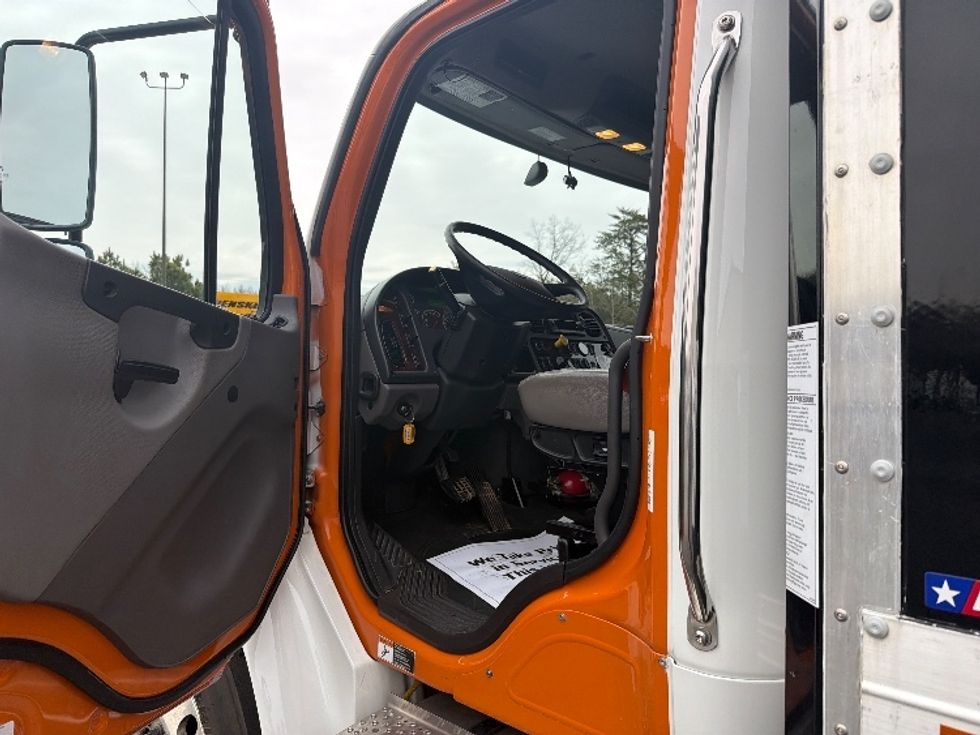 Medium Duty Box Truck-Light and Medium Duty Trucks-Freightliner-2022-M2-Fredericksburg-VA-142,387\n\t\tmiles-$ 52,500 - Image 17