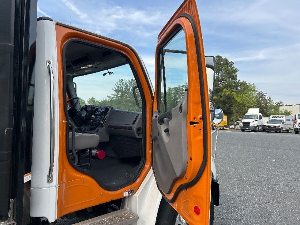 Medium Duty Box Truck-Light and Medium Duty Trucks-Freightliner-2022-M2-Fredericksburg-VA-142,387\n\t\tmiles-$ 52,500 - Image 20
