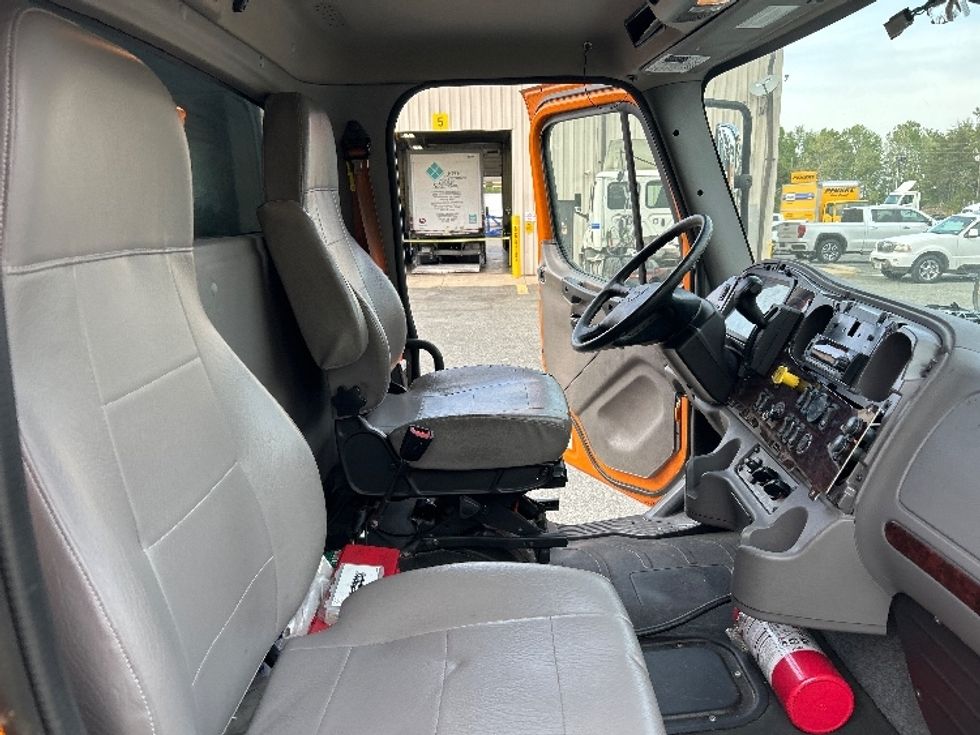 Medium Duty Box Truck-Light and Medium Duty Trucks-Freightliner-2022-M2-Fredericksburg-VA-142,387\n\t\tmiles-$ 52,500 - Image 22
