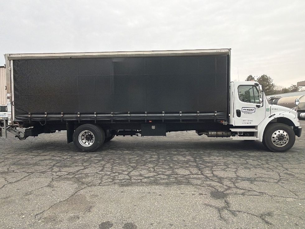 Medium Duty Box Truck-Light and Medium Duty Trucks-Freightliner-2022-M2-Fredericksburg-VA-142,387\n\t\tmiles-$ 52,500 - Image 4