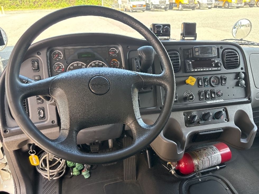 Medium Duty Box Truck-Light and Medium Duty Trucks-Freightliner-2022-M2-Fredericksburg-VA-360,565\n\t\tmiles-$ 28,750 - Image 17