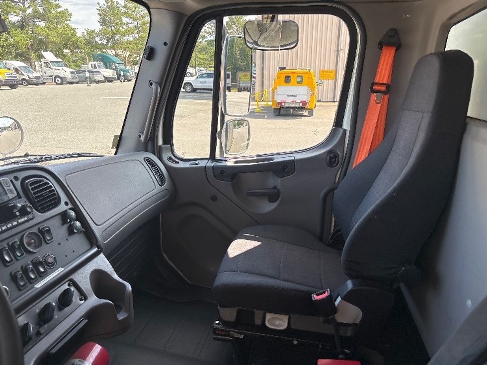 Medium Duty Box Truck-Light and Medium Duty Trucks-Freightliner-2022-M2-Fredericksburg-VA-360,565\n\t\tmiles-$ 28,750 - Image 18