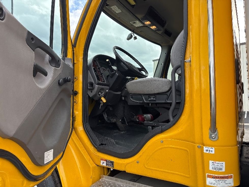 Medium Duty Box Truck-Light and Medium Duty Trucks-Freightliner-2022-M2-Fresno-CA-71,896\n\t\tmiles-$ 82,000 - Image 16