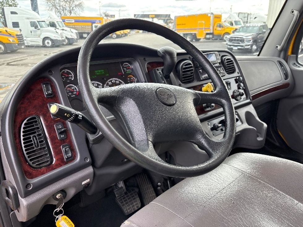 Medium Duty Box Truck-Light and Medium Duty Trucks-Freightliner-2022-M2-Fresno-CA-71,896\n\t\tmiles-$ 82,000 - Image 17