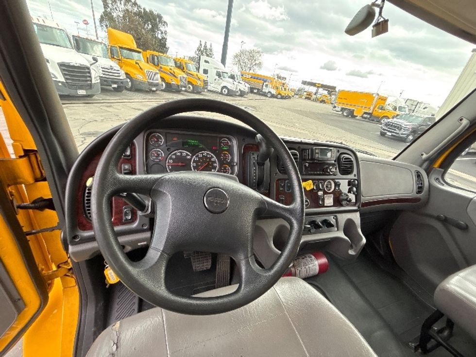 Medium Duty Box Truck-Light and Medium Duty Trucks-Freightliner-2022-M2-Fresno-CA-71,896\n\t\tmiles-$ 82,000 - Image 18