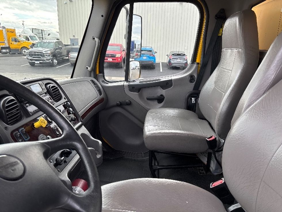 Medium Duty Box Truck-Light and Medium Duty Trucks-Freightliner-2022-M2-Fresno-CA-71,896\n\t\tmiles-$ 82,000 - Image 19