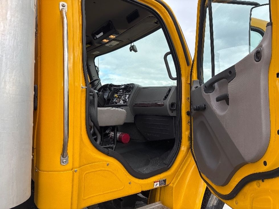 Medium Duty Box Truck-Light and Medium Duty Trucks-Freightliner-2022-M2-Fresno-CA-71,896\n\t\tmiles-$ 82,000 - Image 20