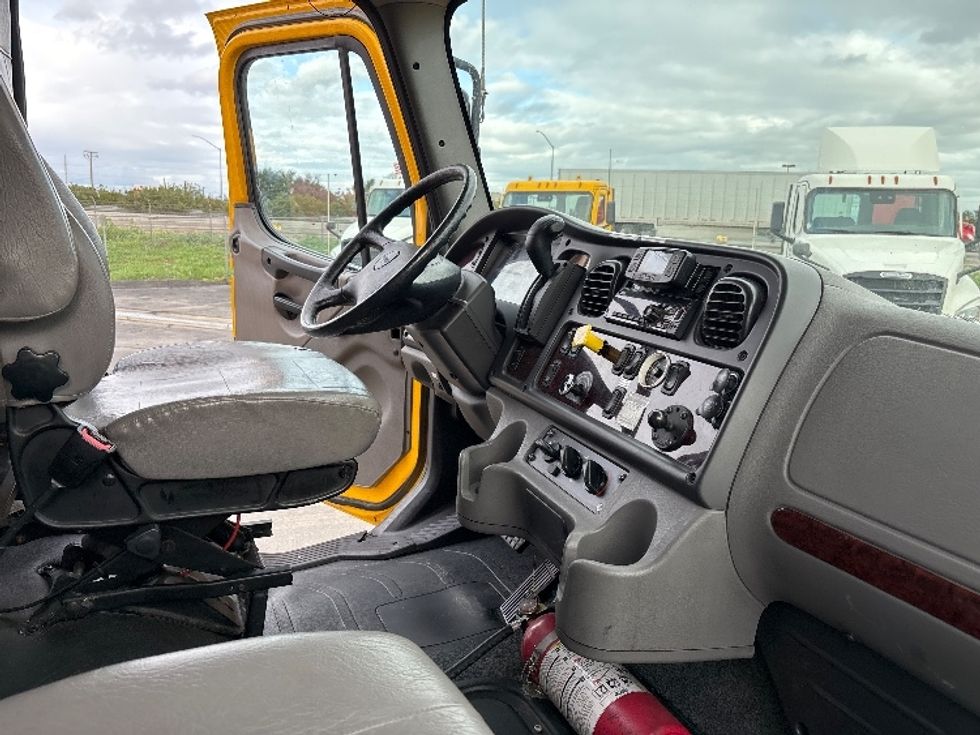 Medium Duty Box Truck-Light and Medium Duty Trucks-Freightliner-2022-M2-Fresno-CA-71,896\n\t\tmiles-$ 82,000 - Image 22