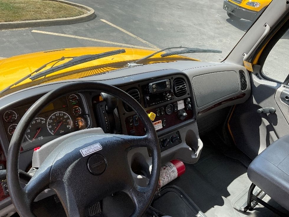 Medium Duty Box Truck-Light and Medium Duty Trucks-Freightliner-2022-M2-Gahanna-OH-105,647\n\t\tmiles-$ 76,250 - Image 17