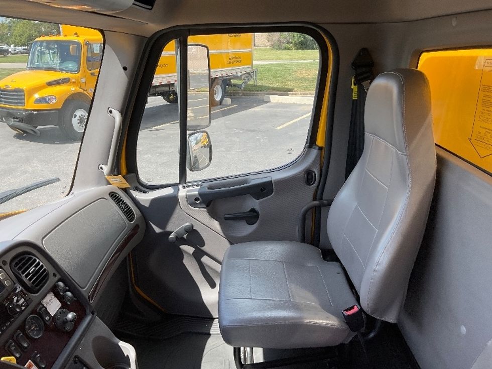 Medium Duty Box Truck-Light and Medium Duty Trucks-Freightliner-2022-M2-Gahanna-OH-105,647\n\t\tmiles-$ 76,250 - Image 19