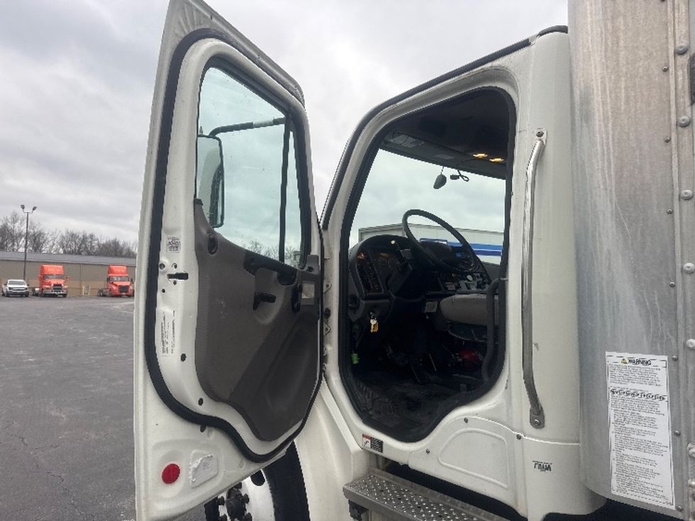 Medium Duty Box Truck-Light and Medium Duty Trucks-Freightliner-2022-M2-Gahanna-OH-155,892\n\t\tmiles-$ 68,250 - Image 16