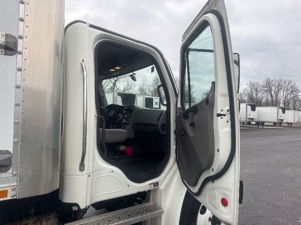 Medium Duty Box Truck-Light and Medium Duty Trucks-Freightliner-2022-M2-Gahanna-OH-155,892\n\t\tmiles-$ 68,250 - Image 20