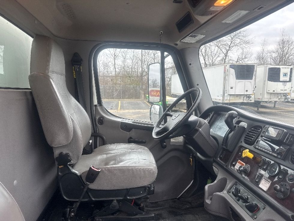 Medium Duty Box Truck-Light and Medium Duty Trucks-Freightliner-2022-M2-Gahanna-OH-155,892\n\t\tmiles-$ 68,250 - Image 22