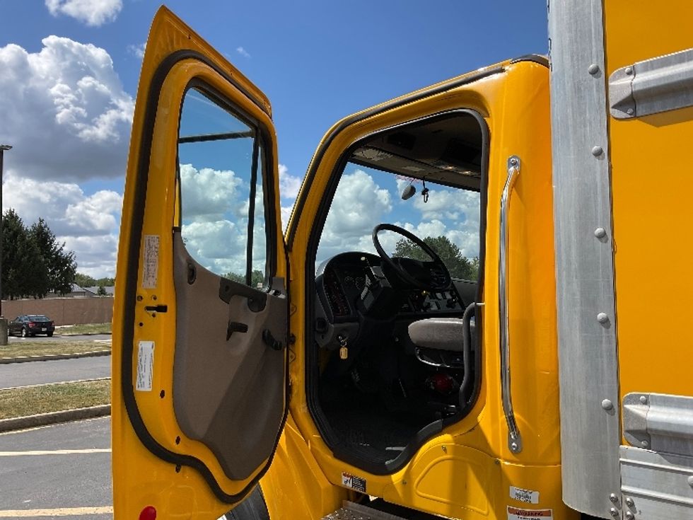 Medium Duty Box Truck-Light and Medium Duty Trucks-Freightliner-2022-M2-Gahanna-OH-96,861\n\t\tmiles-$ 76,500 - Image 16
