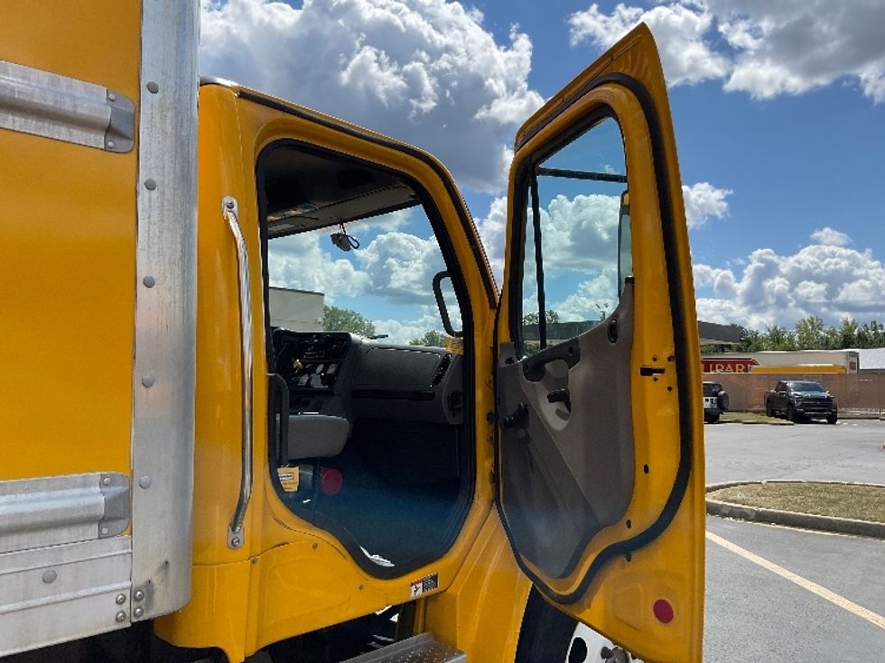Medium Duty Box Truck-Light and Medium Duty Trucks-Freightliner-2022-M2-Gahanna-OH-96,861\n\t\tmiles-$ 76,500 - Image 20
