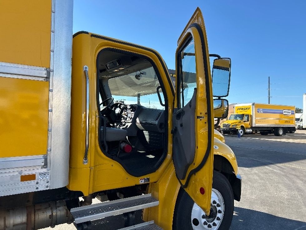 Medium Duty Box Truck-Light and Medium Duty Trucks-Freightliner-2022-M2-Garland-TX-104,473\n\t\tmiles-$ 76,250 - Image 20