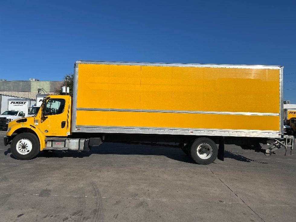 Medium Duty Box Truck-Light and Medium Duty Trucks-Freightliner-2022-M2-Garland-TX-104,473\n\t\tmiles-$ 76,250 - Image 4